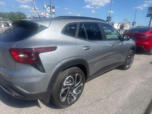 Sterling Gray Metallic 2025 Chevrolet Trax 2RS