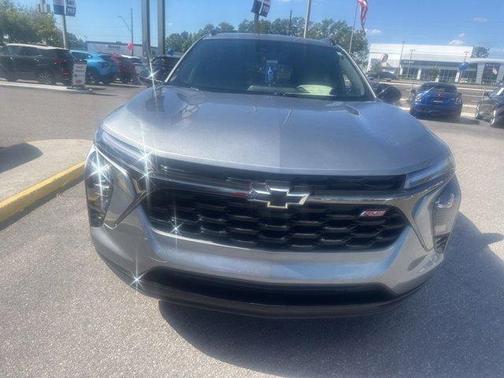 Sterling Gray Metallic 2025 Chevrolet Trax 2RS