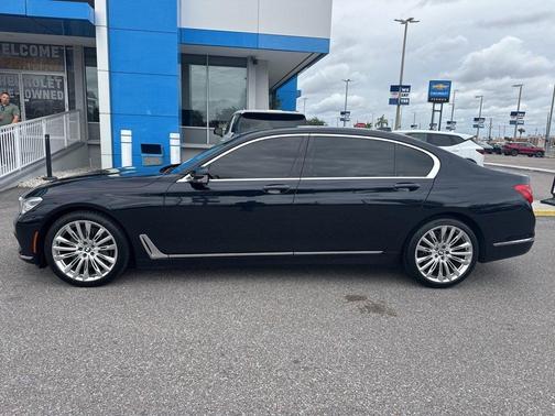 2018 BMW 750 i