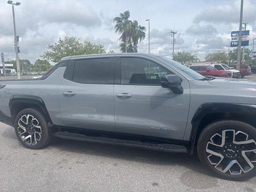 2025 Chevrolet Silverado EV RST