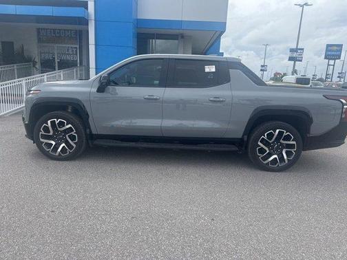 2025 Chevrolet Silverado EV RST