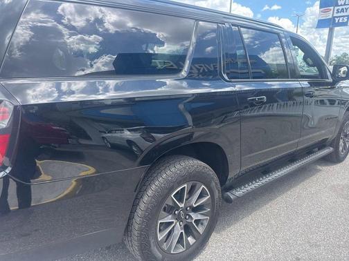 Black 2023 Chevrolet Suburban Z71