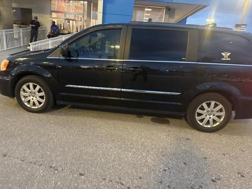 2016 Chrysler Town & Country Touring