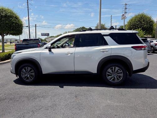 Brilliant Silver Metallic 2024 Nissan Pathfinder SV