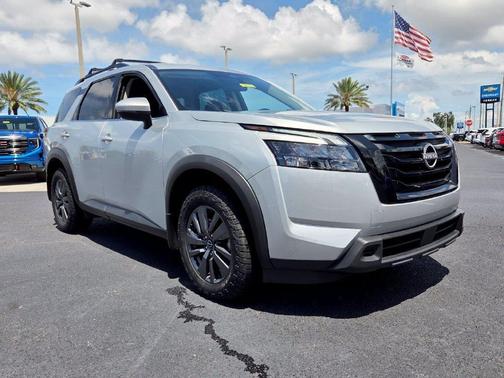Brilliant Silver Metallic 2024 Nissan Pathfinder SV