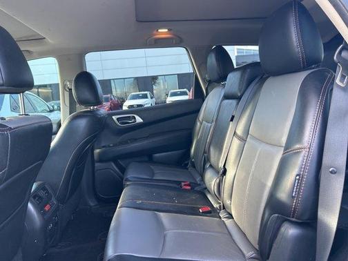 2020 Nissan Pathfinder SL