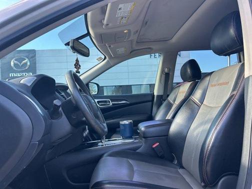 2020 Nissan Pathfinder SL