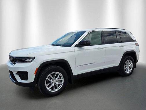 Bright White Clearcoat 2025 Jeep Grand Cherokee Laredo X