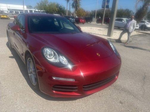 2015 Porsche Panamera 4
