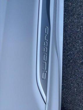 Glacier White Metallic 2022 Audi Q7 45 Premium Plus