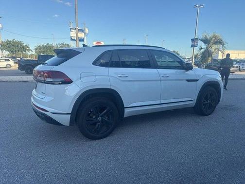 2025 Volkswagen Atlas Cross Sport 2.0T SEL R-Line Black