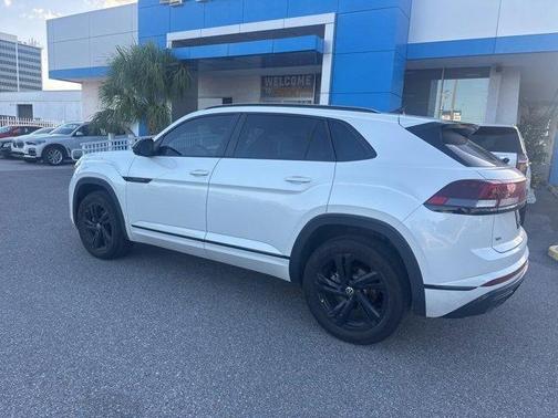 2025 Volkswagen Atlas Cross Sport 2.0T SEL R-Line Black