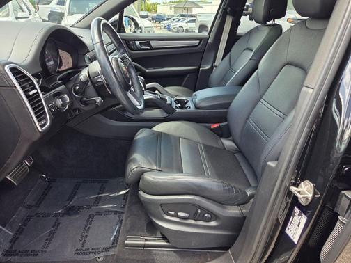 2023 Porsche Cayenne S Platinum Edition