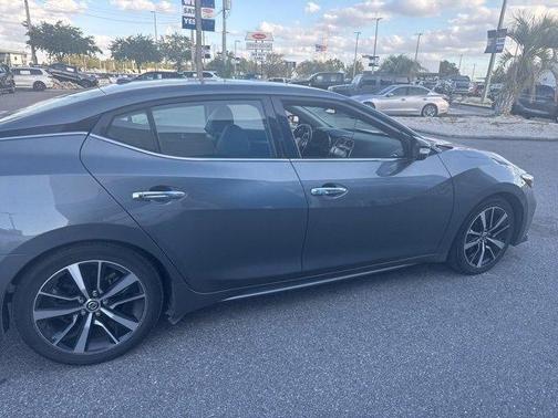2022 Nissan Maxima SV
