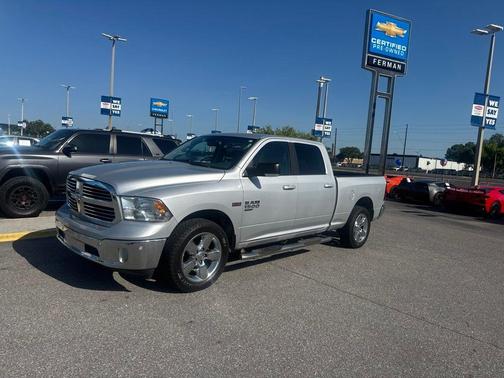 Bright Silver Clearcoat Metallic 2019 RAM 1500 Classic Big Horn