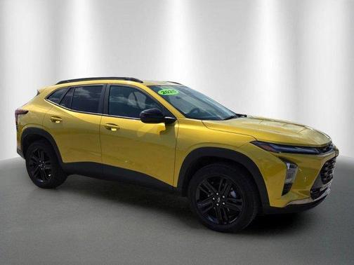Nitro Yellow 2025 Chevrolet Trax ACTIV