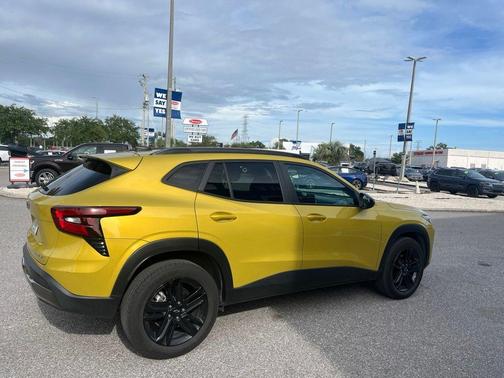 Nitro Yellow 2025 Chevrolet Trax ACTIV