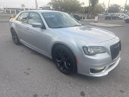 2022 Chrysler 300 Touring L