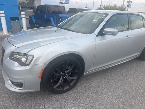 2022 Chrysler 300 Touring L
