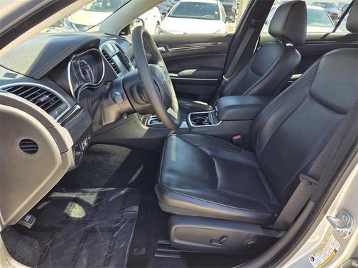 2022 Chrysler 300 Touring L