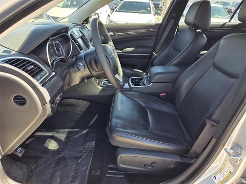 2022 Chrysler 300 Touring L