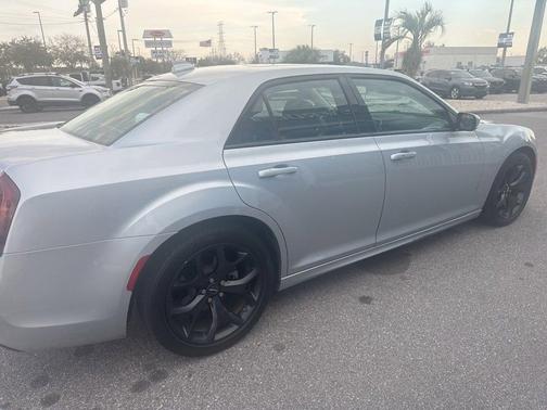 2022 Chrysler 300 Touring L