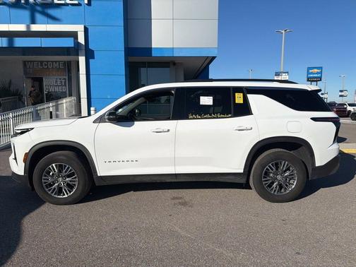 2025 Chevrolet Traverse LT