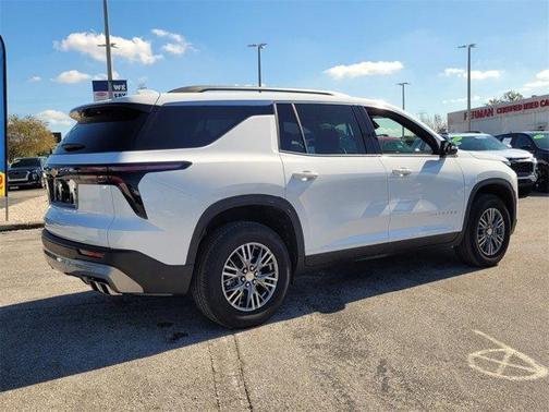 2025 Chevrolet Traverse LT