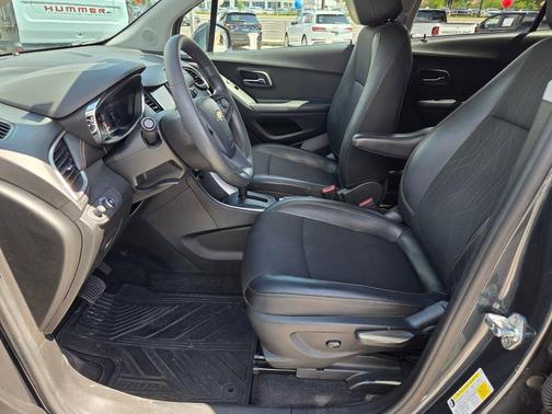 Shadow Gray Metallic 2022 Chevrolet Trax LT