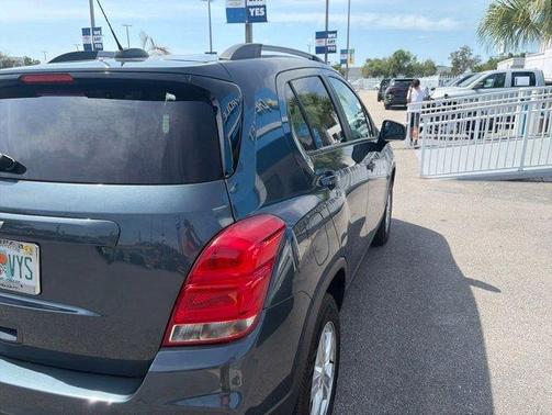Shadow Gray Metallic 2022 Chevrolet Trax LT