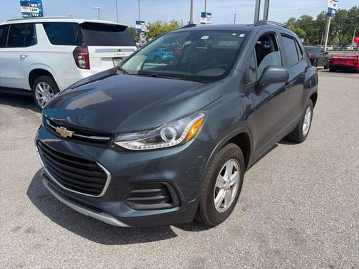 Shadow Gray Metallic 2022 Chevrolet Trax LT