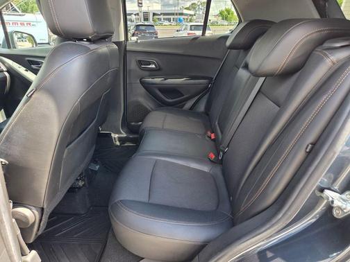 Shadow Gray Metallic 2022 Chevrolet Trax LT