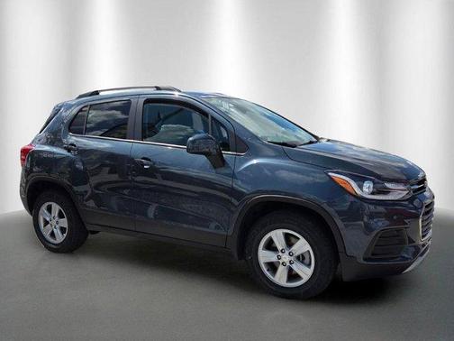 Shadow Gray Metallic 2022 Chevrolet Trax LT
