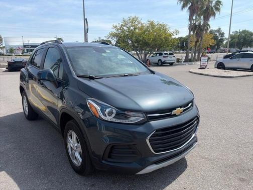 Shadow Gray Metallic 2022 Chevrolet Trax LT