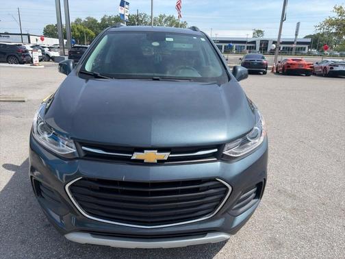 Shadow Gray Metallic 2022 Chevrolet Trax LT