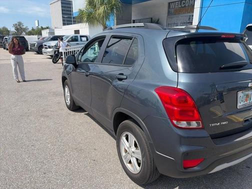 Shadow Gray Metallic 2022 Chevrolet Trax LT