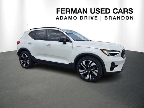 2023 Volvo XC40 B5 Plus Dark Theme