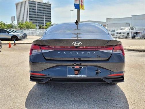 2022 Hyundai ELANTRA SEL