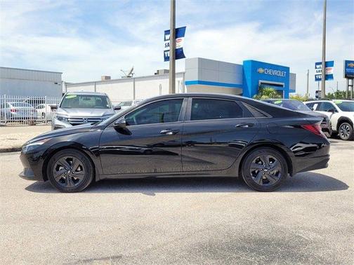 2022 Hyundai ELANTRA SEL
