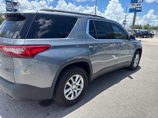 Satin Steel Metallic 2021 Chevrolet Traverse LT Cloth