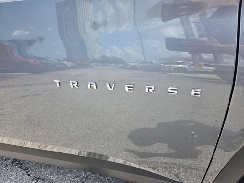 Satin Steel Metallic 2021 Chevrolet Traverse LT Cloth