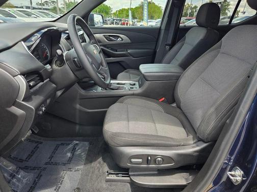 Northsky Blue Metallic 2023 Chevrolet Traverse LT Cloth