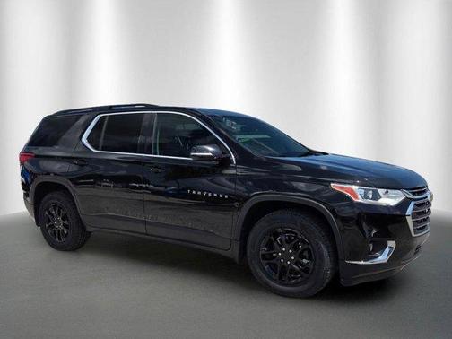 Mosaic Black Metallic 2019 Chevrolet Traverse LT Cloth