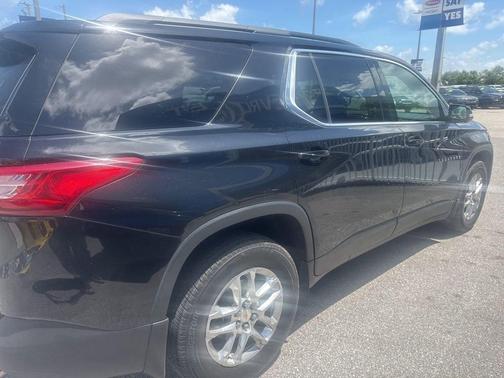 Mosaic Black Metallic 2019 Chevrolet Traverse LT Cloth