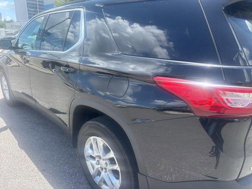 Mosaic Black Metallic 2019 Chevrolet Traverse LT Cloth