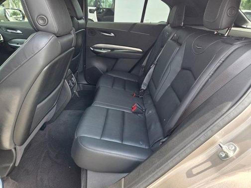 Latte 2025 Cadillac XT4 Premium Luxury