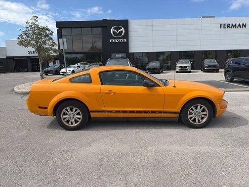 2007 Ford Mustang Deluxe