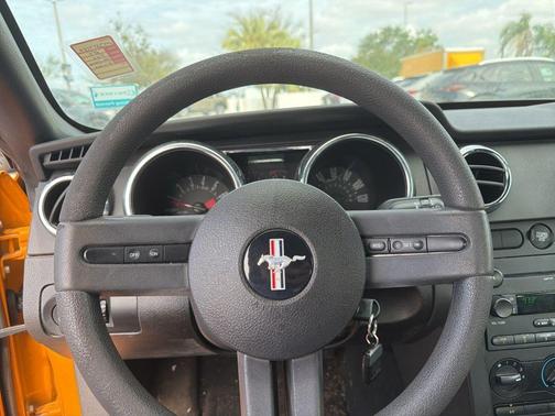 2007 Ford Mustang Deluxe