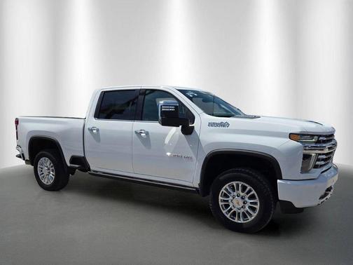 Summit White 2022 Chevrolet Silverado 2500 High Country