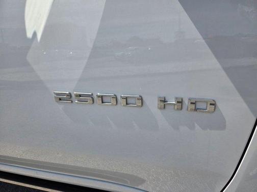 Summit White 2022 Chevrolet Silverado 2500 High Country